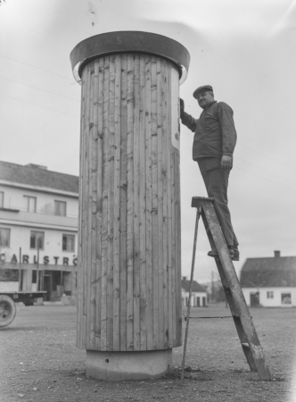 Karl Oskar 
Karl Oskar vid annonspelare
Nyckelord: Annonspelare