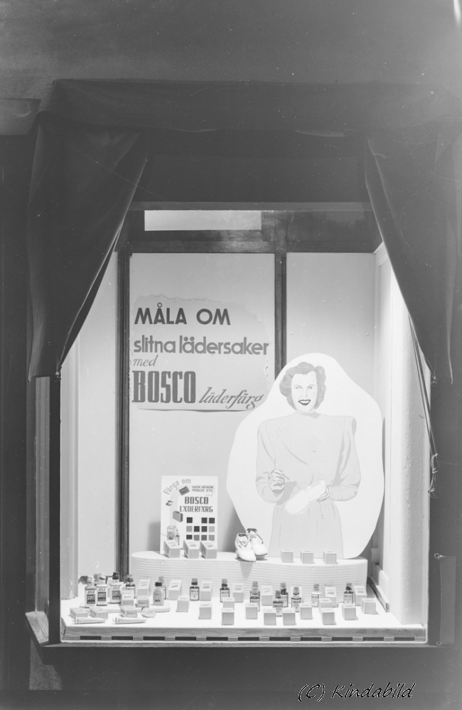 Färghandeln 	Kisa
Skyltfönster
