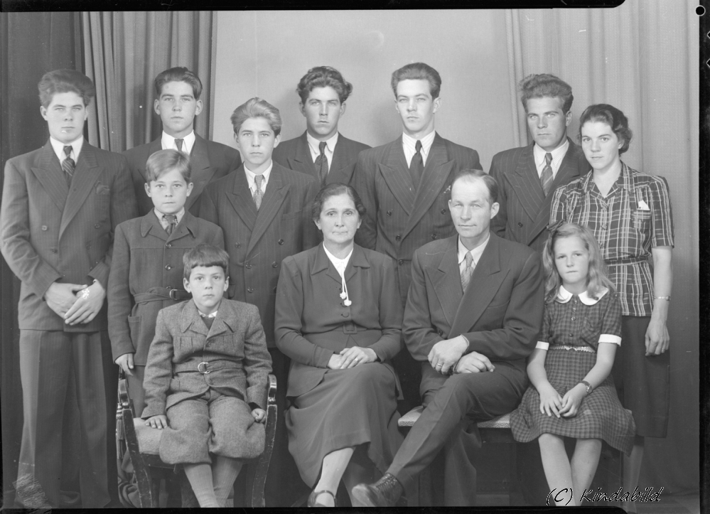 Familjen Fransson	Yxefall Kisa
Nyckelord: Fransson