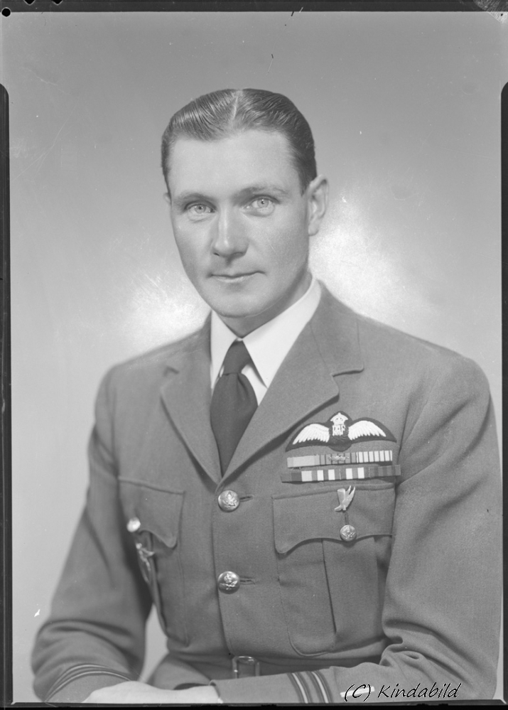 Gustav Lönnberg Flygkapten i Royal Air Force England
Nyckelord: Gustav Lönnberg