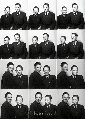 Evald och Arnold Gustavsson Sävsjömåla Ulrika
gepe
Två pojkar i mörka kavajer
Axel Evald född 1929 och Erik Arnold född 1933
Nyckelord: Gustavsson Sävsjömåla