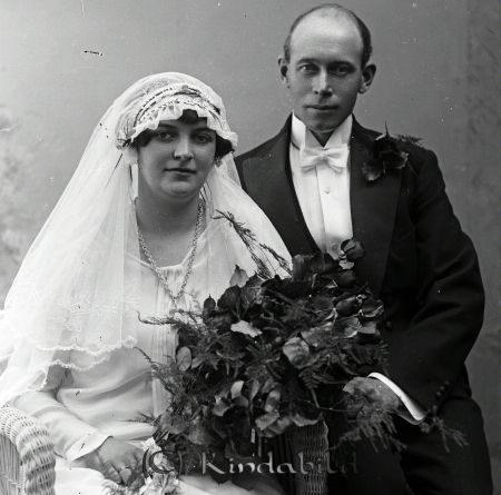 Ernst Åberg och Margit Stahre
gepe
Brudparet Ernst Åberg och Margit Stahre, dotter till Adolf Stahre, kisa
Nyckelord: Åberg Kisa