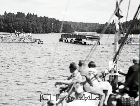 Råsöbro Västra Eneby
I bakgrunden gamla svängbron vid Råsöbro.
Bron byttes ut 1966
Nyckelord: Bro
