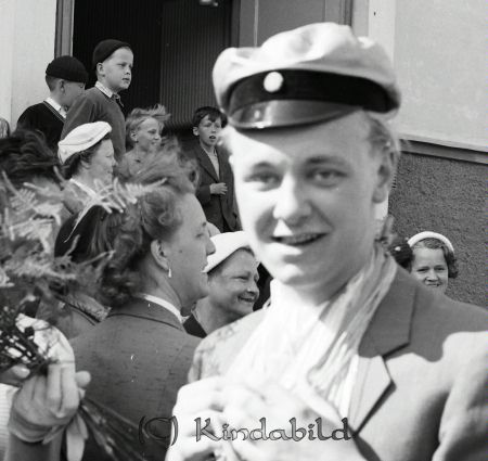 Realexamen Kisa Bygdegården Skolan
raja
Man som är färdig med sina studier

raja
Sture Larsson. Fadern Carl Larsson hade speceriaffär i Rosenborg Kisa.
Källa: Bruno G 
Nyckelord: Skolan Kisa