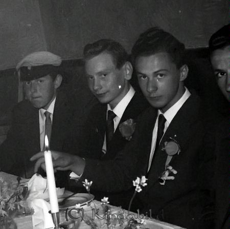 Realexamen Kisa Bygdegården Skolan
raja
Realexamensfirande

raja
Från vänster Lars Mathsson, Rolf Rödin och Sievert Arnshav.
Källa: Bruno G 
Nyckelord: Skolan Kisa