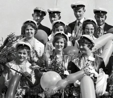 Realexamen
raja
Klassfoto realexamen 1958

raja
Raden längst bak från vänster: Bengt Djurstedt, Urban Almqvist, Rolf Oskarsson och Klas Melchert.
Mellersta raden från vänster: Barbro Svanström, Gunvor och Inga-Lill Johansson.
Första raden från vänster: Ing-Marie Schill, Inger Eklund och Barbro Marcusson.
Källa: Maylis 
Nyckelord: Realexamen Kisa