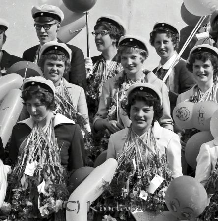 Realexamen
raja
Klassfoto realexamen 1958

raja
Bakre raden fr vänster: Hans Pettersson, Anne-Marie Carlsson och Katarina Andersson.
Andra raden fr vänster: Anne-Marie Nilsson, Kerstin Lambertz och Majken Hagvil
Första raden fr vänster Birgitta Spets och Marianne Nilsson. 
Källa: Maylis
Nyckelord: Realexamen Kisa