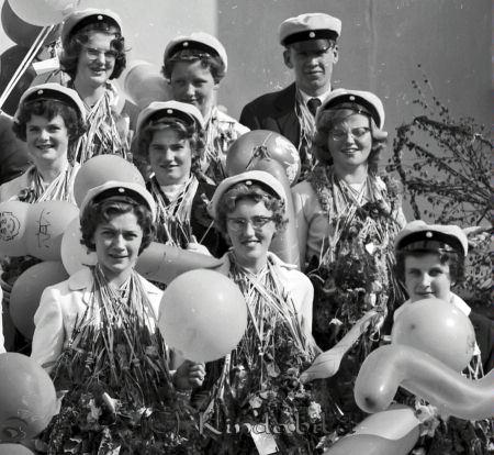 Realexamen
raja
Klassfoto troligen Stjärneboskolan

raja
Bakre raden fr vänster Margareta Nilsson, Barbro Samuelsson och Hans Melkersson.
Andra raden fr vänster Majken Hagvil, Solveig Nilsson och Margareta Flink.
Första raden fr vänster Birgitta Svensson, Birgitta Fransson och Maylis Nilsson.
Källa: Maylis 
Nyckelord: Realexamen Kisa