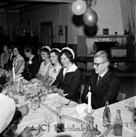 Realexamen Kisa Skolan Bygdegård
raja
Realexamensfirande
mayca
Anne-Marie Nilsson, Birgitta Svensson, Birgitta Spets och Hans Petersson. Hans född 1941-06-08, död 2020-04-05. Barn Anna, Eva, David, Linda. 
Källa: Dödsannonsen.
Nyckelord: Skolan Kisa