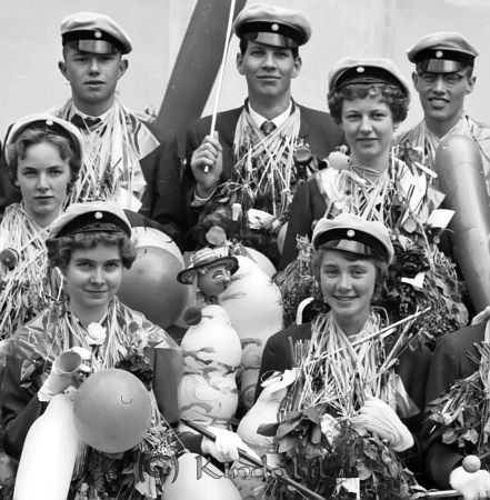 Realexamen Kisa
raja
Klassfoto 
amwa
1:a raden: Elisabet Sundström, �?sa Wahlström (från vä)
2;a raden: Irja Oinonen, Marianne Andersson
3:e raden: Gunnar Söderström, Nils-Olov Pettersson, Lars-Gustav Larsson

Nyckelord: Kisa