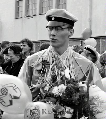 Realexamen Kisa
raja
Man som är färdig med sina studier

amwa
Lars-Gustav Larsson
Nyckelord: Kisa