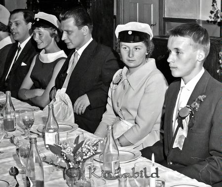 Realexamen Kisa
raja
Realexamenfirande 

raja
Nr 2 från höger Anne-Maj Pettersson Råshult 
Källa: Gerd Pettersson 

raja
Från vänster:Jon Tuvfesson,�?sa Wahlström,__________,Anne -maj Pettersson,Rolf Gustafsson 
Källa: Birgitta Petersson



Nyckelord: Kisa