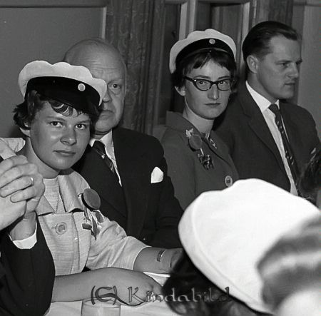 Realexamen Kisa Skola
raja
Realexamenfirande 

raja
Fr vänster Catharina Arnshaw, läraren Gustaf Krantz, Birgitta Svensson och läraren Bertil Blomqvist.
Källa: Studiegruppen hembygdsgården 
Nyckelord: Skola Kisa