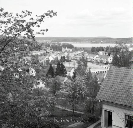 Kisavyer
raja
Foto taget från Vagngatan över Kisa med Kisasjön i bakgrunden
Nyckelord: Kommunalkontoret Kisa