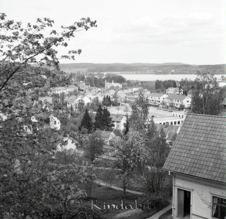 Kisavyer
raja
Foto taget från Vagngatan över Kisa med Kisasjön i bakgrunden
Nyckelord: Kommunalkontoret Kisa