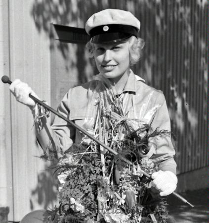 Realexsamen 1961
cujo
Realexsamen Stjärneboskolan

raja
Kerstin Fält. 
Källa: Gerd Pettersson 

Nyckelord: Realexsamen Kisa