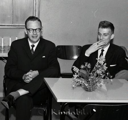 Realexsamen 1961
cujo
Lärare Realexsamen 1961

raja
Till vänster Henrik Sommarin 
Källa: Gerd Pettersson

Nyckelord: Realexsamen Kisa