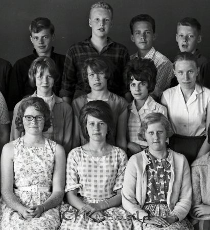 Klass 7a 1961
cujo
Klassfoto Kisa Folkskola

raja
Längst fram till höger Irene Karlsson Värnsborg och andra raden nr 2 från höger Görel Carlsson. 
Källa: Gerd Pettersson 

Nyckelord: Klassfoto Kisa