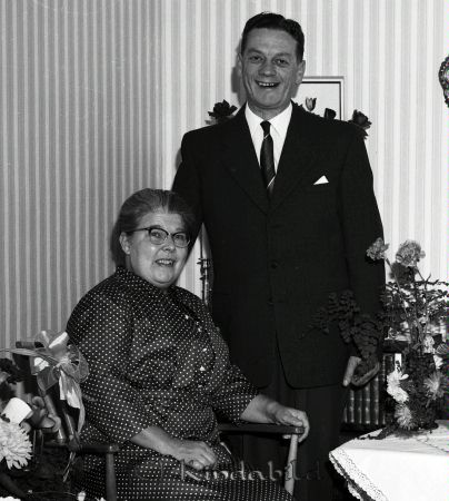 Karlsson Kisa
pim
Kvinna firar 50-årsdag
Birgit och Sven Karlsson
Nyckelord: Karlsson Kisa