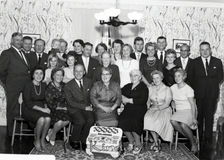 Karlsson Kisa
pim
50-årsfest
bakre raden från vänster
Erik Svensson, Stig Ahlbeck, Rune Carlsson, Anette Carlsson, Hans Carlsson, Ann-Marie Carlsson,Greta Lundstedt, Bojan Sjöstrand, Leif Johansson, Tage Lund
Mittenraden från vänster Agneta Svensson, Ann-Britt Carlsson, Sven Carlsson, Alma Carlsson, Göta, Birgitta Johansson, Kristina Carlsson, Karl-Erik Lundstedt, Roland Carlsson
Främre raden från vänster Gullan Ahlbeck, Vera Sterner, Sture Linden, Birgit Carlsson (50 år) Gulli Linden, Bojan Svensson Märta Lund
Nyckelord: Karlsson Kisa