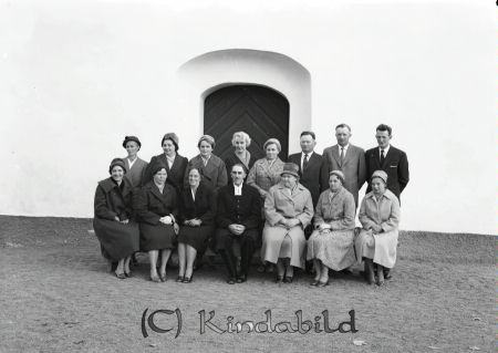 Konfirmationsgrupp Oppeby
raja
Foto taget utanför Oppeby Kyrka vid konfirmationsträff elva kvinnor tre män och en präst
Nyckelord: Konfirmationsgrupp Oppeby