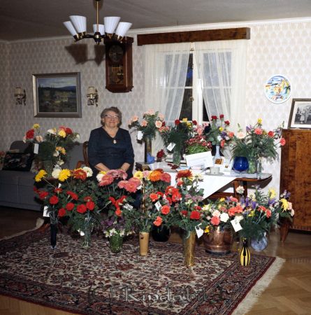 Fru Helga Johansson Backasand Kisa
raja
Kvinna som firar sin 70-årsdag omgiven av blommor
Nyckelord: Johansson Kisa