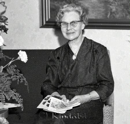Fru Karlberg Kisa
raja
Kvinna som firar sin 70-årsdag omgärdad av blommor
Nyckelord: Karlberg Kisa