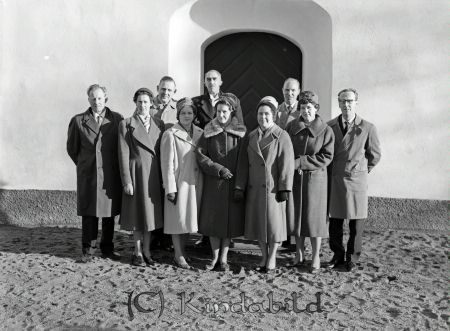 Konfirmationsgrupp Oppeby Kyrka Rimforsa
raja
Foto taget vid konfirmationsträff i Oppeby med fem kvinnor och fem män

raja
Prästen är Hjalmar Hilberts. Han var länge prost i Kinds kontrakt. 
Källa: bema

Nyckelord: Oppeby Kyrka