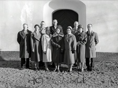 Konfirmationsgrupp Oppeby Kyrka Rimforsa
raja
Foto taget vid konfirmationsträff i Oppeby med fem kvinnor och fem män
Nyckelord: Oppeby Kyrka