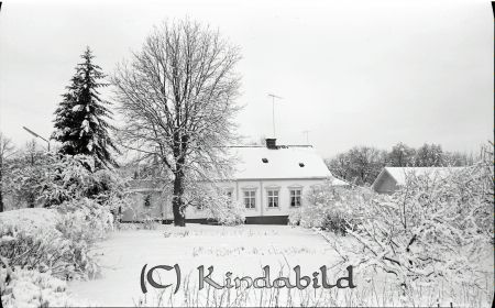 Kyrkoherde Myrgård
raja
Vinterbild på husets baksida
Nyckelord: Myrgård