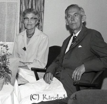 Adjunkt Kölgren Hotellet Kisa
raja
Man och kvinna sitter vid ett bord dukat till fest
Nyckelord: Kölgren Kisa