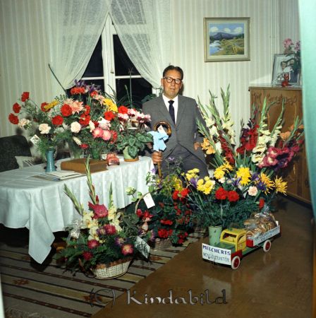 Einar Svensson Ilbudet Kisa
raja
Man som firar sin 50-årsdag omgiven av blommor
Nyckelord: Svensson Kisa