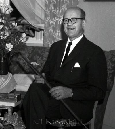 Marcusson Georg Grönedegatan Kisa
raja
Man som firar sin 60-årsdag omgiven av en mängd blommor 
Nyckelord: Marcusson Kisa