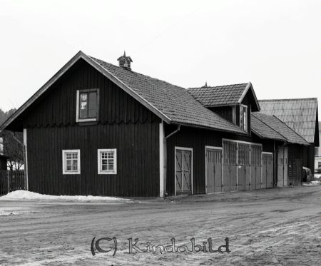 Västra Kinda Kommun Kommunalkontoret Kisa
raja
Bild tagen från �?stgötagatan mot korsningen Enebygatan och Storgatan med en lada på vänster sida
Nyckelord: Kommunalkontoret Kisa
