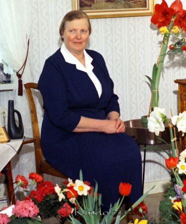Ella Jonsson Enebygatan Kisa
raja
Kvinna på sin 50-årsdag omgiven av blommor och presenter
Nyckelord: Jonsson Kisa