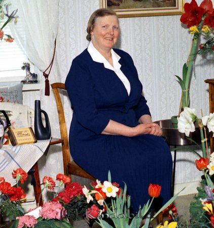 Ella Jonsson Enebygatan Kisa
raja
Kvinna på sin 50-årsdag omgiven av blommor och presenter
Nyckelord: Jonsson Kisa