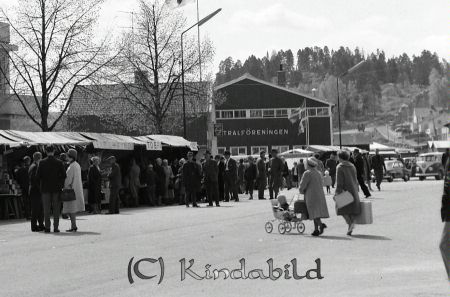 Kisa Marknad Kisa
raja
Marknadsstånd på Torggatan
Nyckelord: Marknad Kisa