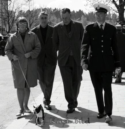Kise Marken
raja
Tre män en kvinna och en hund på Torggatan

raja
Till höger �?K Harry Johansson och bredvid honom målare Martin Andersson.
Källa: Studiegruppen hembygdsgården 
Nyckelord: Marken Kise
