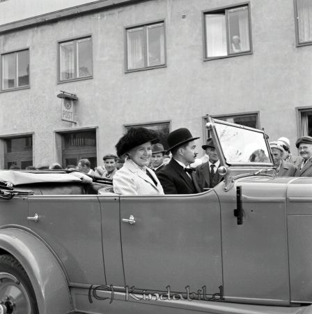 Kise Marken
raja
En veteranbil framför posthuset på Torggatan
Nyckelord: Marken Kise