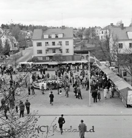 Kise Marken
raja
Marknad på torget
Nyckelord: Marken Kise