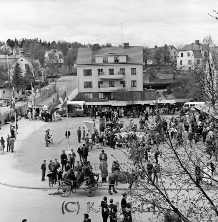 Kise Marken
raja
Marknad på torget
Nyckelord: Marken Kise
