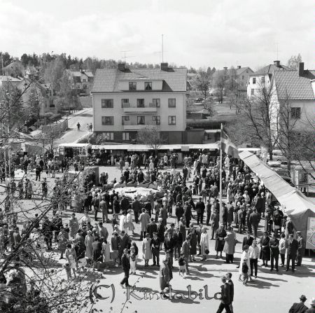 Kise Marken
raja
Marknad på torget
Nyckelord: Marken Kise