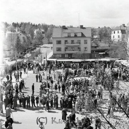 Kise Marken
raja
Marknad på torget
Nyckelord: Marken Kise