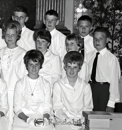 Konfirmation Kisa Kyrka Kisa
raja
Konfirmationsfoto

raja
Längst fram till vänster: Ulla Håkansson och till höger Carina Ohlsson(Englund) Andra raden från vänster: ??, Kerstin Karlsson och Linnèa Karlsson(Broo). Raden längst upp från vänster: ??, Per-Anders Persson,Bertil Andersson och Rune Larsson 
Källa: careng

Nyckelord: Kyrka Kisa