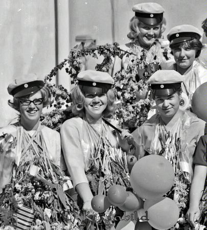 Realexamen 1963 A-klass
raja
Klassfoto

raja
Främre raden från vänster Marie Nilsson, Monica Sandelius, Gunnel Sternegård, bakre raden Anette Larsson, Ulla Svensson 
Källa: Curth

Nyckelord: Realexamen Kisa