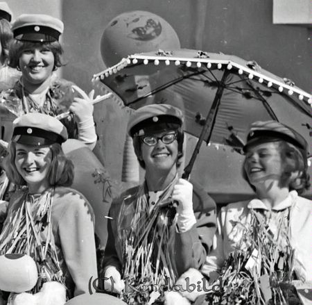 Realexamen 1963 A-klass
raja
Klassfoto

raja
Från vänster: Harriet Johansson, Elisabeth Börjesson, Sigrid Nilsson, längst bak Marita Pettersson 
Källa: Curth

Nyckelord: Realexamen Kisa