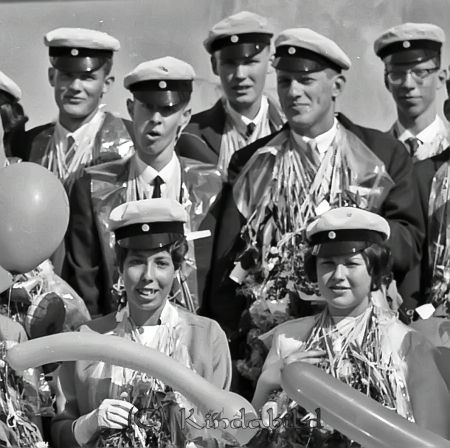 Realexamen 1963 A-klass
raja
Klassfoto

raja
Bakre raden fr. vänster: Göran Krantz, Göran Kastman, Åke Arnshav.
Mittenraden: Björn Gustavsson, Bo Arnell
Främre raden. Anna-Karin Lundholm, Ann-Marie Jarledal 
Källa: Curth

Nyckelord: Realexamen Kisa