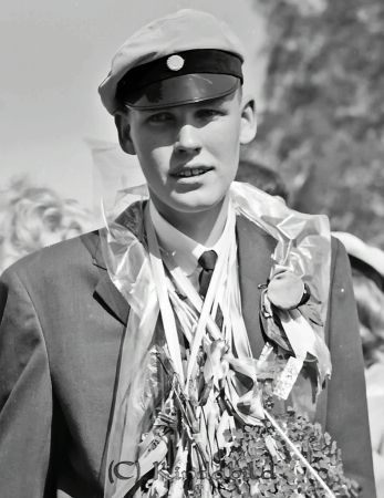 Realexamen 1963 A-klass
raja
Man som är färdig med sina studier


Nyckelord: Realexamen Kisa