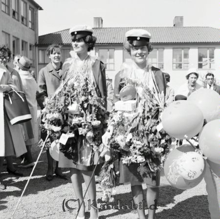 Realexamen 1963 A-klass
raja
Kvinnor som är färdiga med sina studier


Nyckelord: Realexamen Kisa