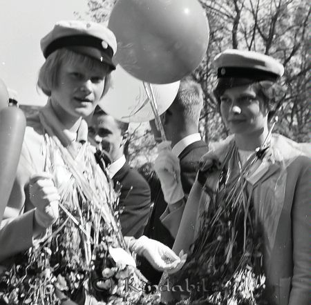 Realexamen 1963 A-klass
raja
Kvinnor som är färdiga med sina studier


Nyckelord: Realexamen Kisa